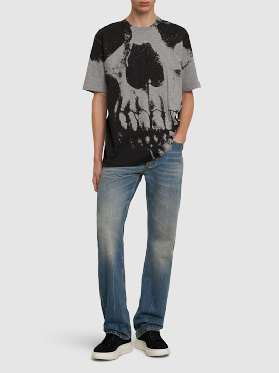 McQueen: Skull printed cotton t-shirt - Grey - men_1 | Luisa Via Roma