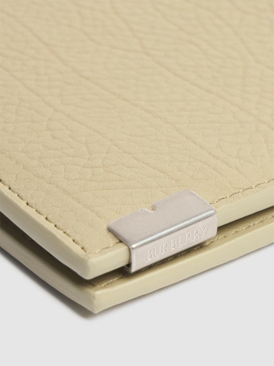 Burberry: Brieftasche aus Narbleder - men_1 | Luisa Via Roma