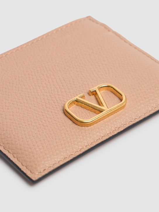 Valentino Garavani: V Logo grained leather card holder - Rose Cannelle - women_1 | Luisa Via Roma