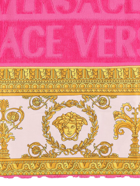 Versace: I Heart Baroque bath towel - ecraft_1 | Luisa Via Roma