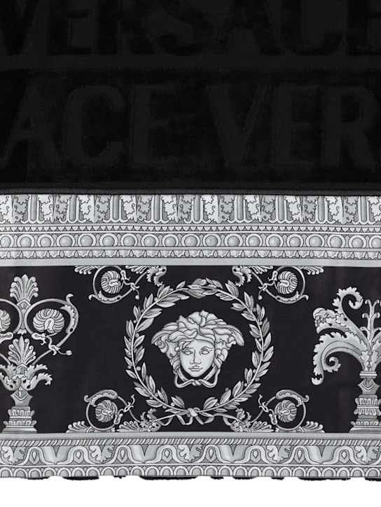 Versace: I Heart Baroque bath towel - Black - ecraft_1 | Luisa Via Roma