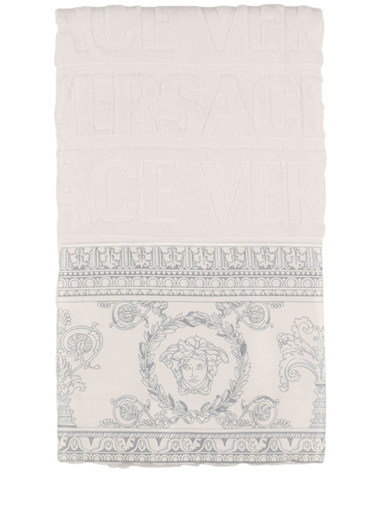 Versace: I Heart Baroque bath towel - ecraft_0 | Luisa Via Roma