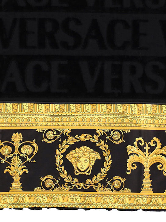 Versace: I Heart Baroque bath towel - ecraft_1 | Luisa Via Roma