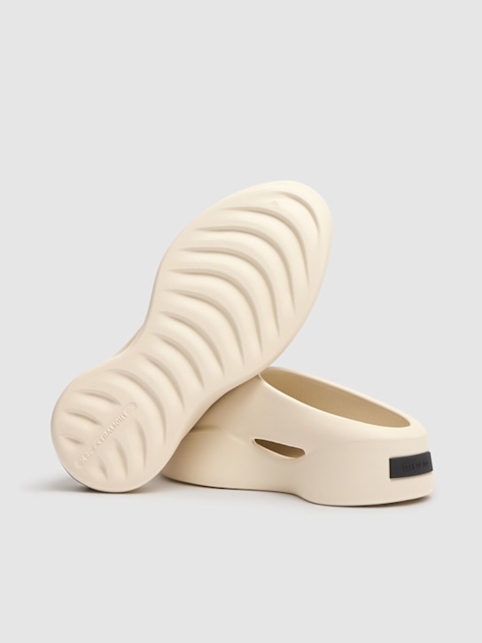 Fear of God: Runner rubber slippers - Greige - men_4 | Luisa Via Roma