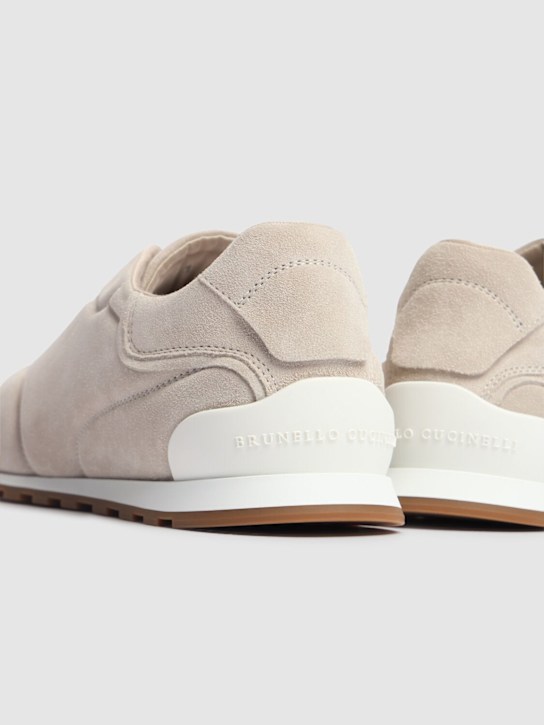 Brunello Cucinelli: 10毫米麂皮低帮运动鞋 - 石色 - women_3 | Luisa Via Roma