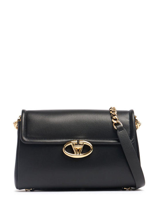 Valentino Garavani: Large Chain 2 レザーショルダーバッグ - women_0 | Luisa Via Roma