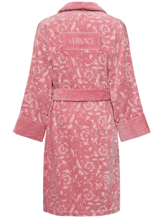 Versace: Barocco bath towel - Rose - men_1 | Luisa Via Roma