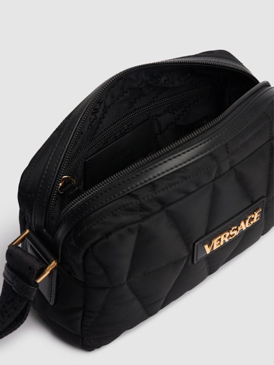 Versace: Borsa in nylon con logo - Nero - men_6 | Luisa Via Roma