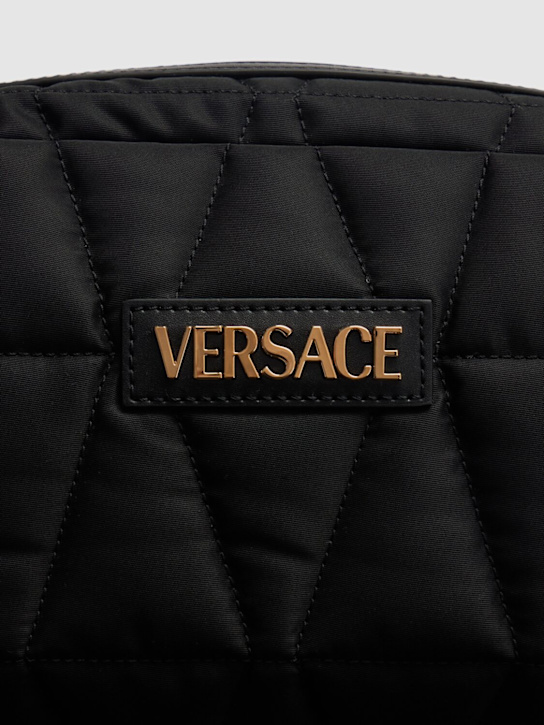 Versace: Borsa in nylon con logo - Nero - men_4 | Luisa Via Roma