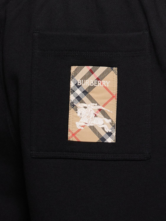 Burberry: Jogginghose mit Burberry Check-Label - Schwarz - men_4 | Luisa Via Roma