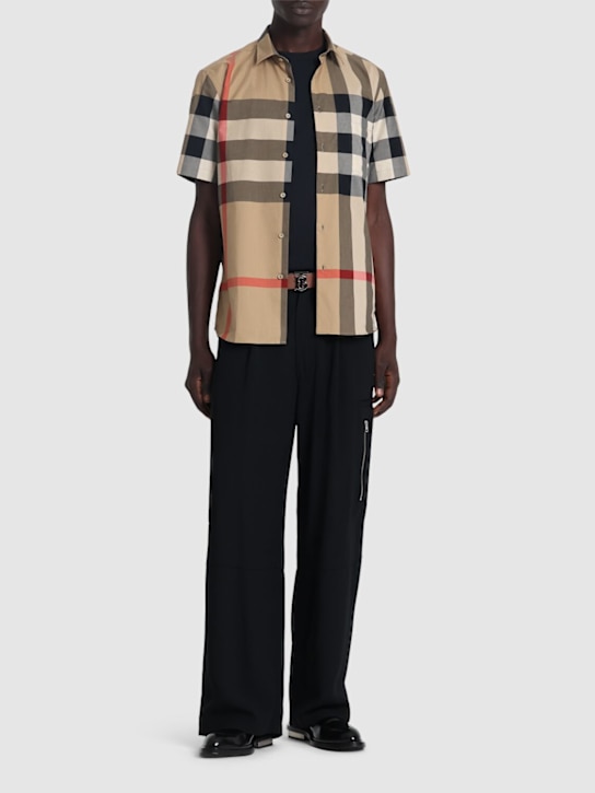 Burberry: HEMD AUS STRETCH-BAUMWOLLPOPELINE „SOMERTON“ - men_1 | Luisa Via Roma