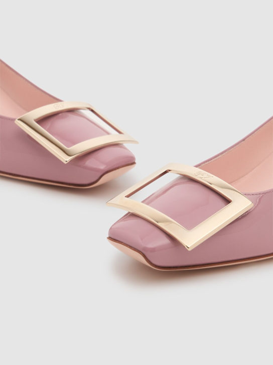 Roger Vivier: 45mm Trompette patent leather pumps - Rose - women_2 | Luisa Via Roma