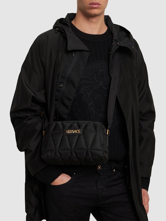 Versace: Borsa in nylon con logo - Nero - men_1 | Luisa Via Roma