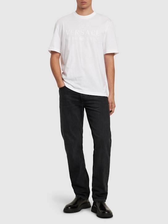 Versace: T-shirt in jersey di cotone compatto - Bianco - men_1 | Luisa Via Roma