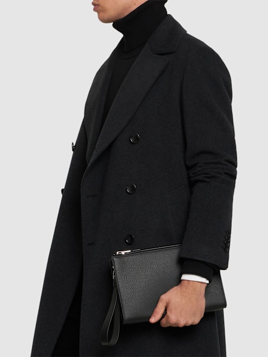 Tom Ford: Soft grain leather mini flat pouch - men_1 | Luisa Via Roma