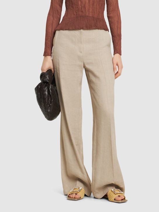 Roger Vivier: 10mm Strass Buckle raffia flat slides - women_1 | Luisa Via Roma