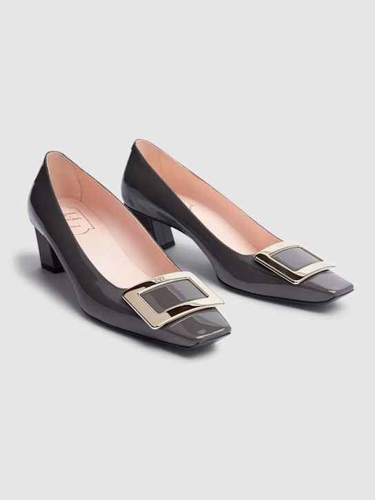Roger Vivier: 45mm Belle Vivier patent leather pumps - Cenere Scuro - women_2 | Luisa Via Roma