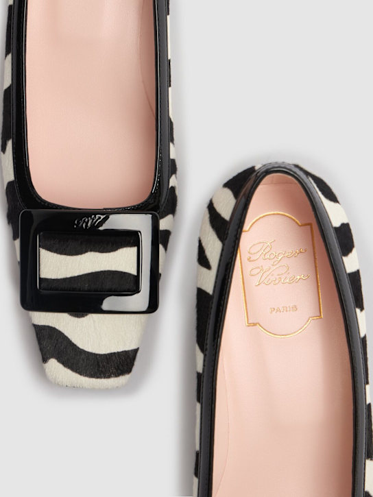 Roger Vivier: 45mm Belle Vivier pony skin pumps - Black/White - women_3 | Luisa Via Roma