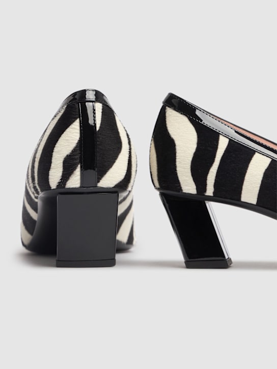 Roger Vivier: 45mm Belle Vivier pony skin pumps - Black/White - women_4 | Luisa Via Roma
