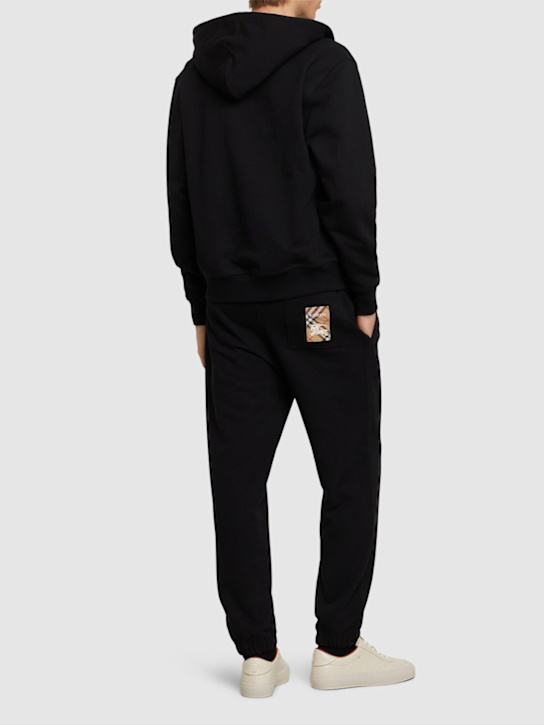 Burberry: Jogginghose mit Burberry Check-Label - Schwarz - men_1 | Luisa Via Roma