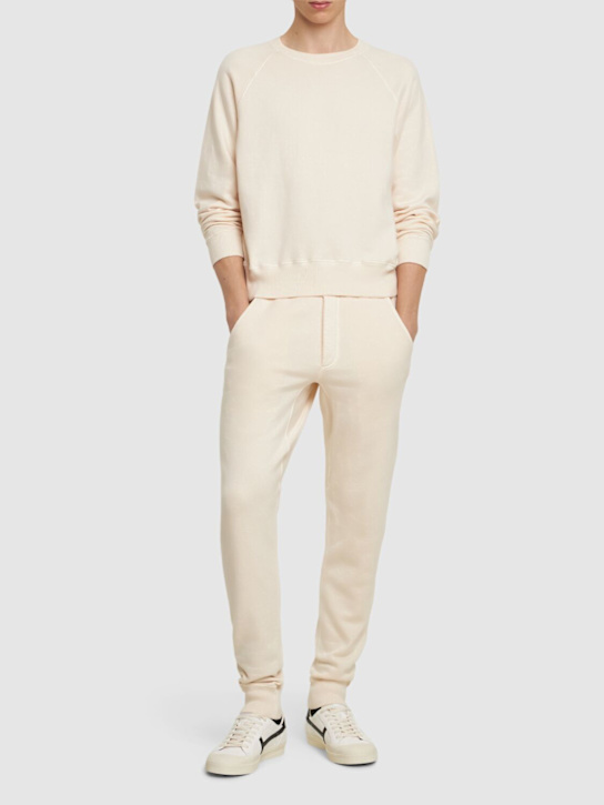 Tom Ford: Pantaloni in felpa tinta in capo effetto vintage - Avorio - men_1 | Luisa Via Roma