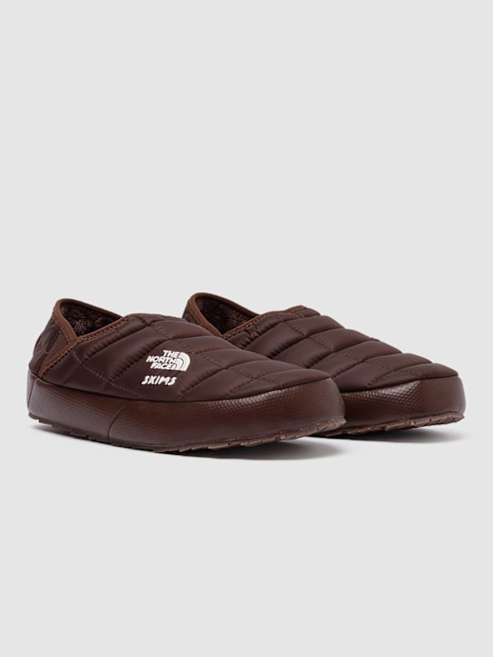 The North Face: SKIMS Thermoball Traction mules - women_1 | Luisa Via Roma