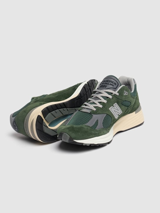 New Balance: Sneakers 991 V2 Made in UK - Verde - men_3 | Luisa Via Roma