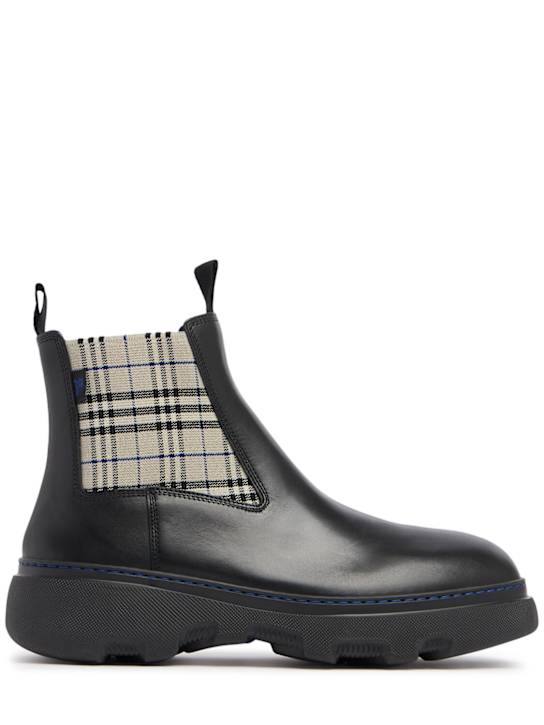 Burberry: Chelseastiefel aus kariertem Leder - men_0 | Luisa Via Roma