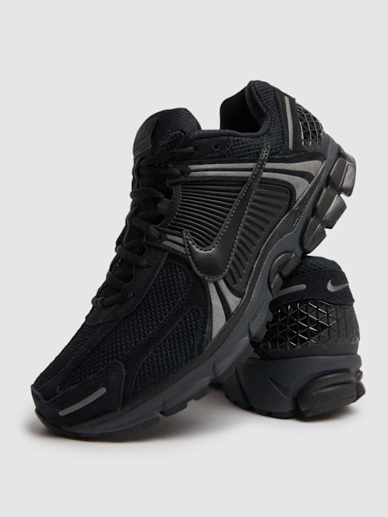 Nike: Zoom Vomero 5 sneakers - Black/Grey - men_2 | Luisa Via Roma