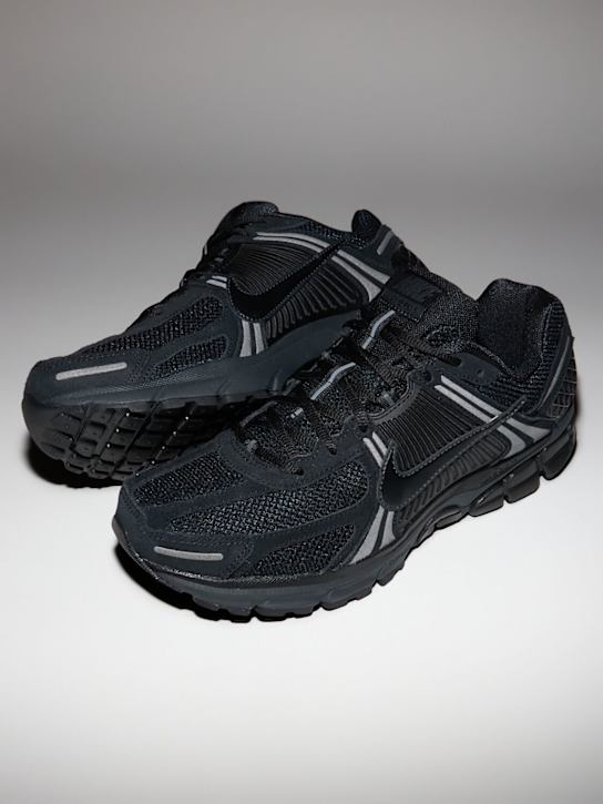 Nike: Zoom Vomero 5 sneakers - Black/Grey - men_5 | Luisa Via Roma