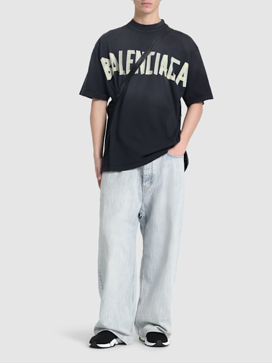 Balenciaga: T-shirt in cotone effetto vintage - Nero Delave' - men_1 | Luisa Via Roma