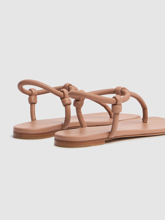 Gianvito Rossi: Sandali infradito Juno in pelle 5mm - Praline - women_3 | Luisa Via Roma