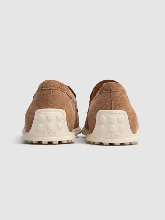 Tod's: 10mm Suede loafers - Cappuccino - women_3 | Luisa Via Roma