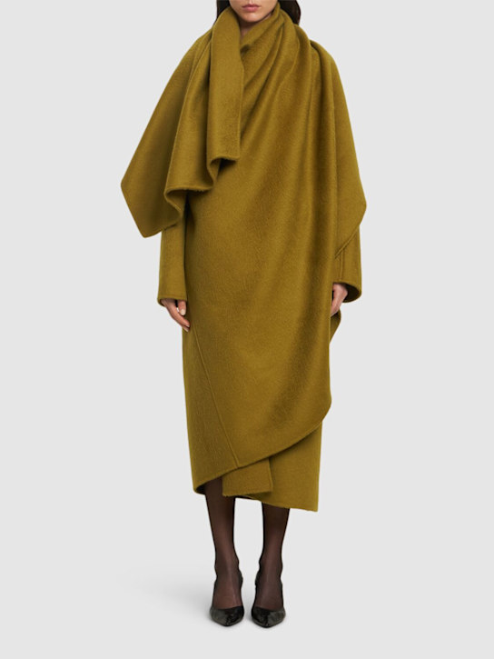 The Row: Jan long cashmere coat - Green - women_1 | Luisa Via Roma