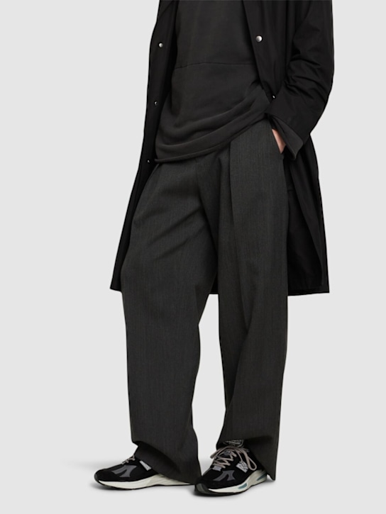 New Balance: 991 V2 sneakers - men_1 | Luisa Via Roma