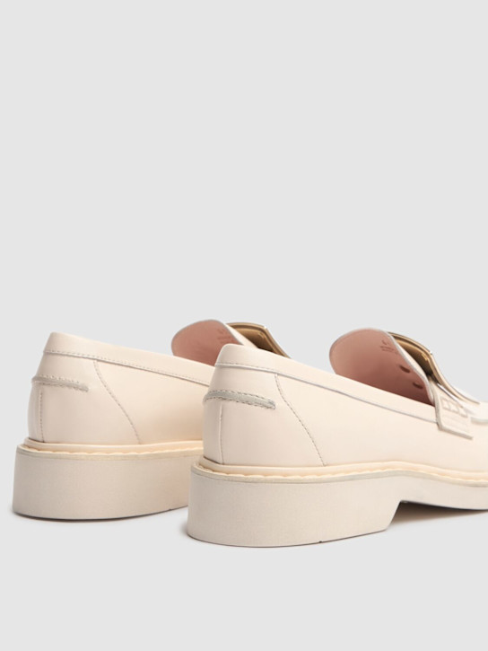 Roger Vivier: 25mm Viv Rangers leather loafers - Off White - women_4 | Luisa Via Roma