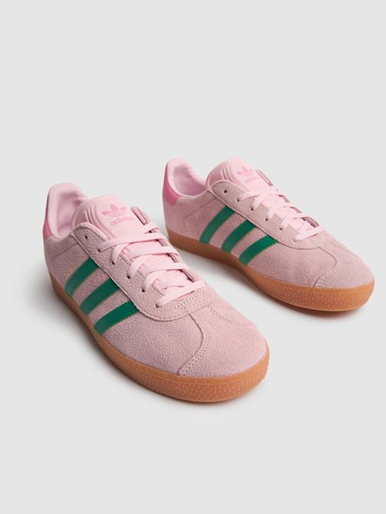 adidas Originals: Sneakers à lacets en daim Gazelle - Rose - kids-girls_1 | Luisa Via Roma