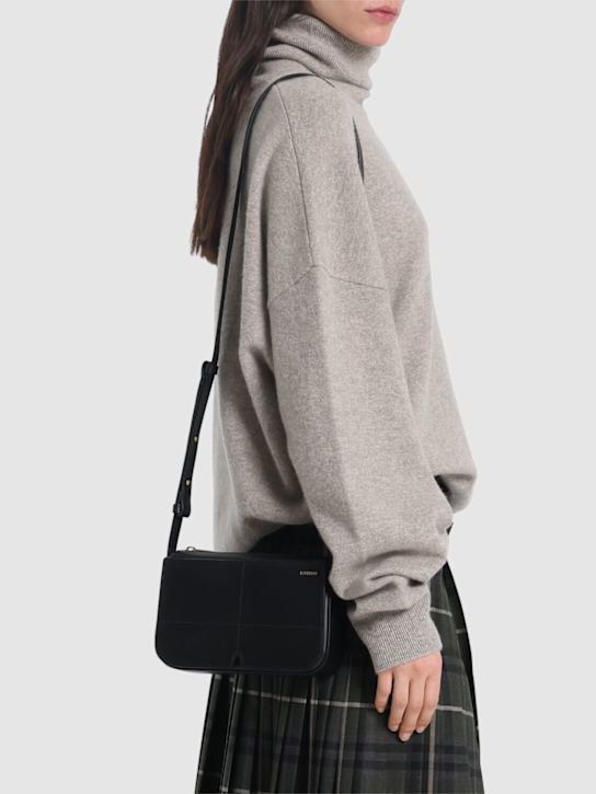 Burberry: Borsa a spalla Snip in pelle liscia - women_1 | Luisa Via Roma
