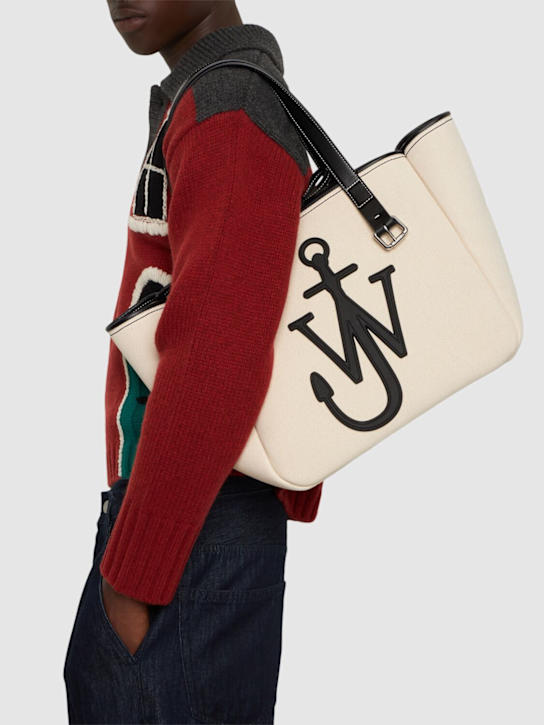 JW Anderson: Belt tote - Off White - men_2 | Luisa Via Roma