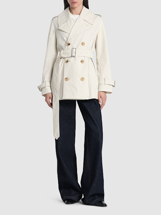 Burberry: Trench corto in gabardina con cintura - women_1 | Luisa Via Roma