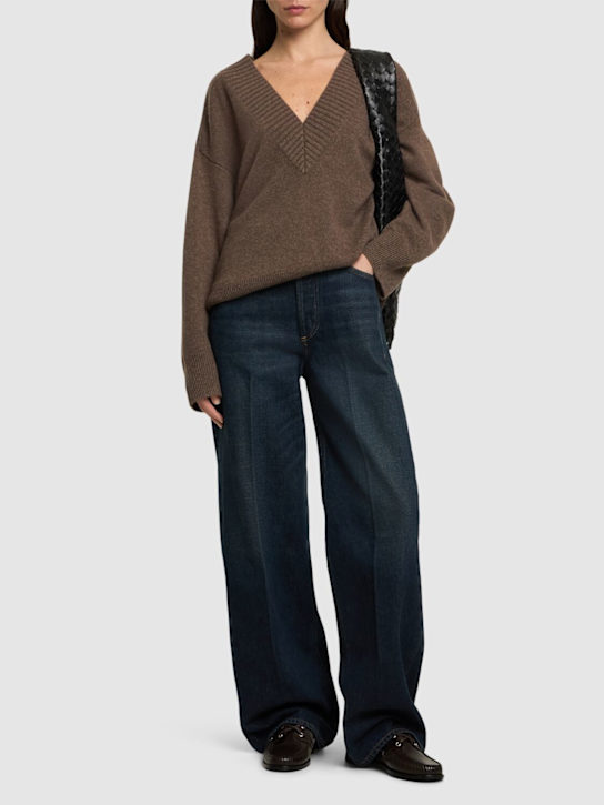 Loulou De Saison: Sage deep v neck cashmere sweater - women_1 | Luisa Via Roma