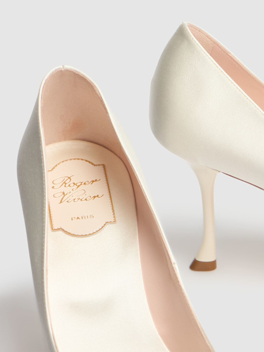 Roger Vivier: 85mm Bouquet embellished satin pumps - Panna - women_4 | Luisa Via Roma