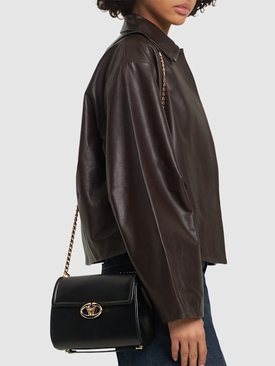 Valentino Garavani: Large Chain 2 レザーショルダーバッグ - women_1 | Luisa Via Roma