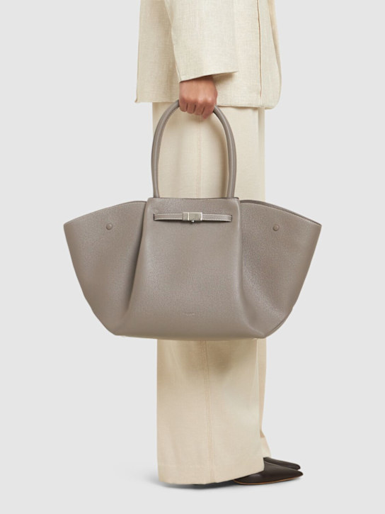 DeMellier: New York grain leather tote bag - women_1 | Luisa Via Roma
