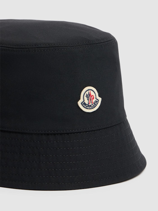 Moncler: Logo棉质渔夫帽 - 黑色 - women_2 | Luisa Via Roma