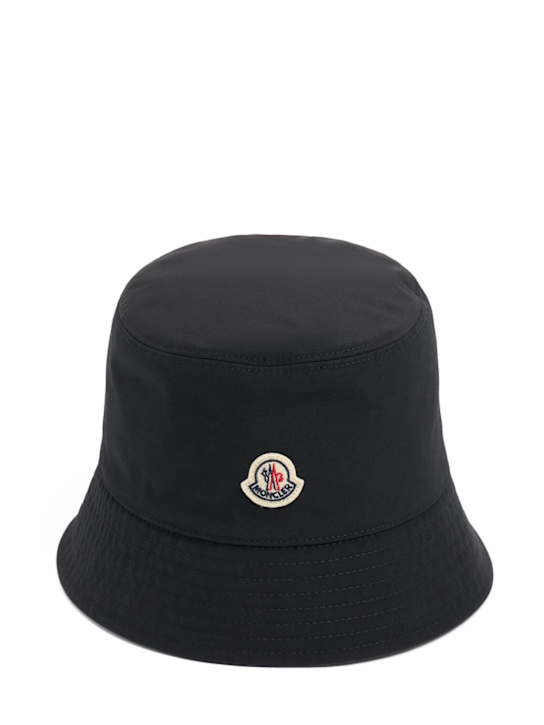Moncler: Cappello bucket in cotone con logo - Nero - women_0 | Luisa Via Roma