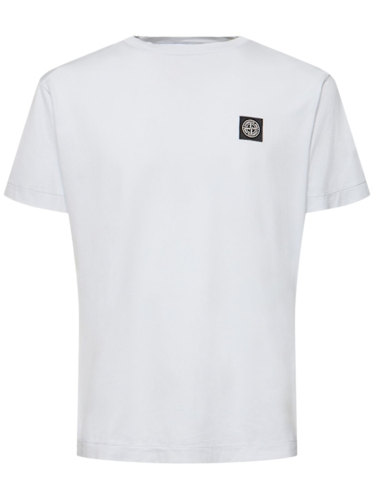 Stone Island: Camiseta de algodón con logo - Azul Cielo - men_0 | Luisa Via Roma
