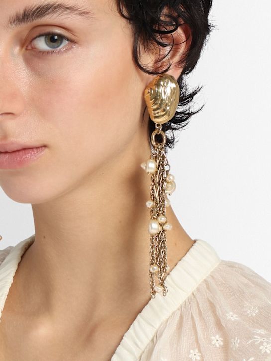Chloé: Shell brass pendant earrings - women_1 | Luisa Via Roma