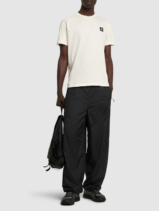 Stone Island: Camiseta de algodón con logo - men_1 | Luisa Via Roma