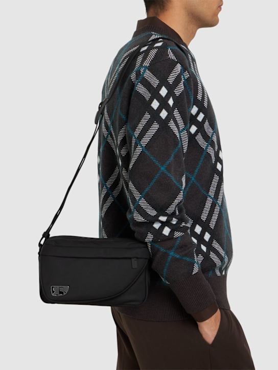 Burberry: Sac banane en toile - men_1 | Luisa Via Roma